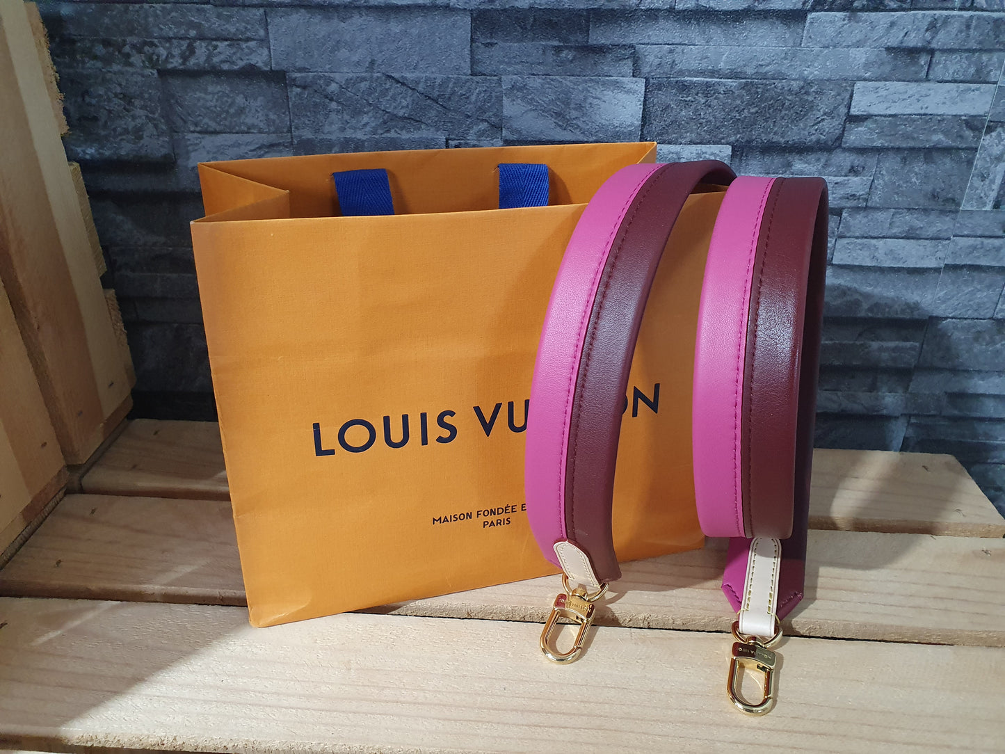 NEU! Original Louis Vuitton Schulterriemen Schultergurt Cluny Leder Fuchsia