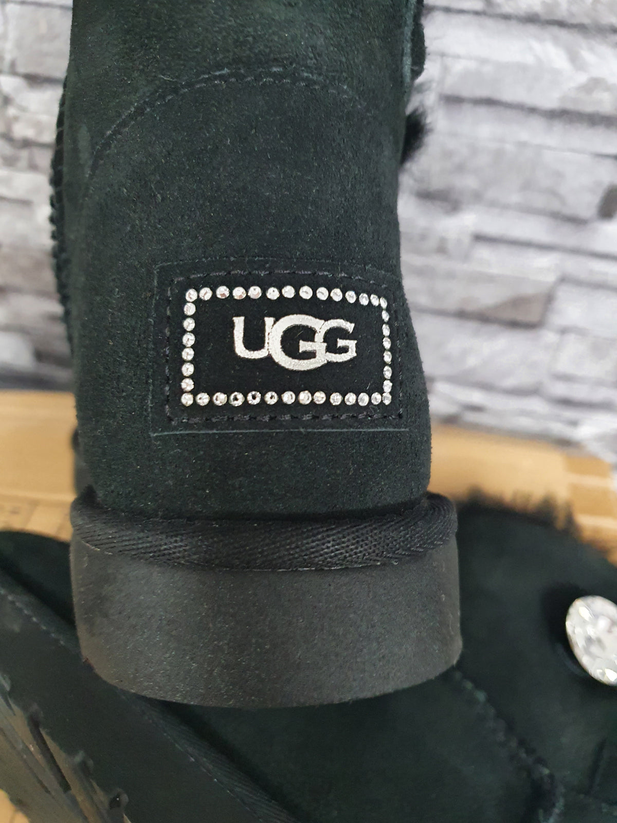 NEU! Original UGG Boots Mini Bailey Button Bling Schwarz Lammfell Wildleder Gr.40