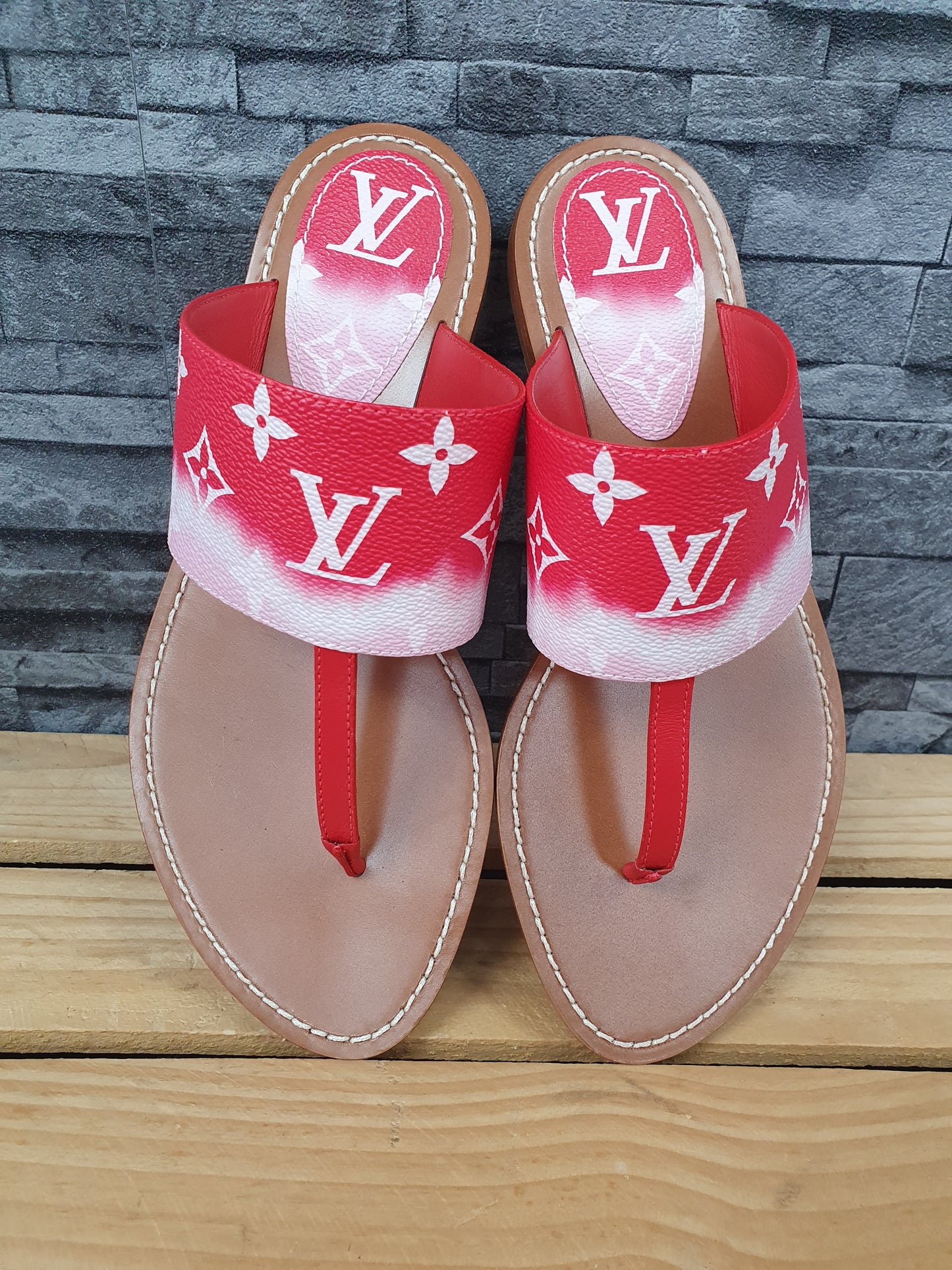 NEU! Original Louis Vuitton Zehentrenner Sandalen Escale Rouge Palma Flat Gr.39