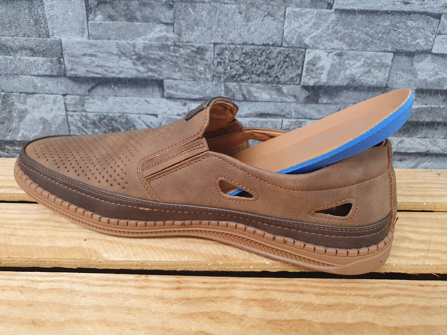 Herren Magnus Slipper Mokassin Gummi Sohle Lochmuster 2x seitl. Gummizug Braun