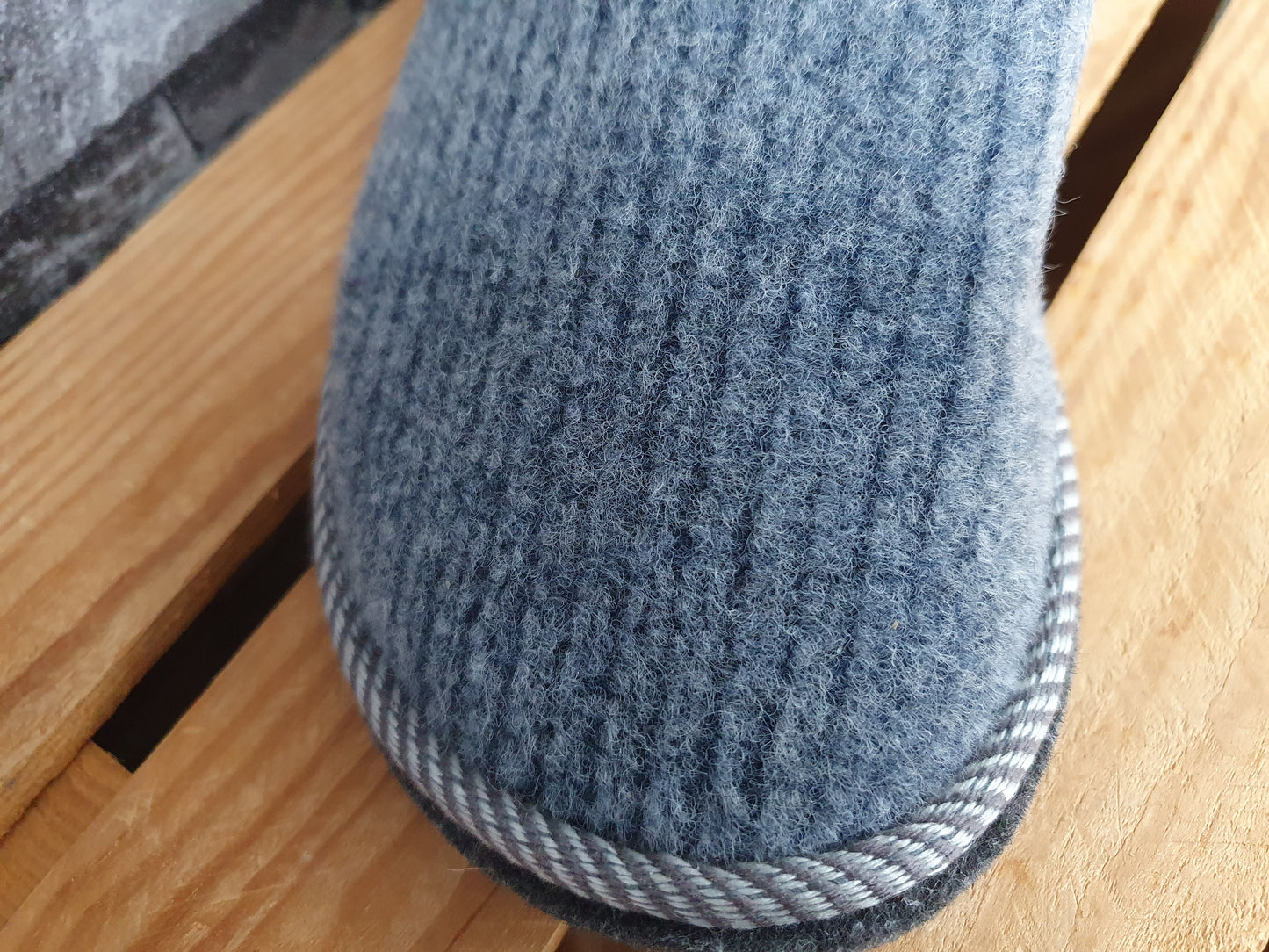 Herren Magnus Halbschuhe Schlappen Filzpantoffeln Filtsohle mit Noppen Grau & Blau