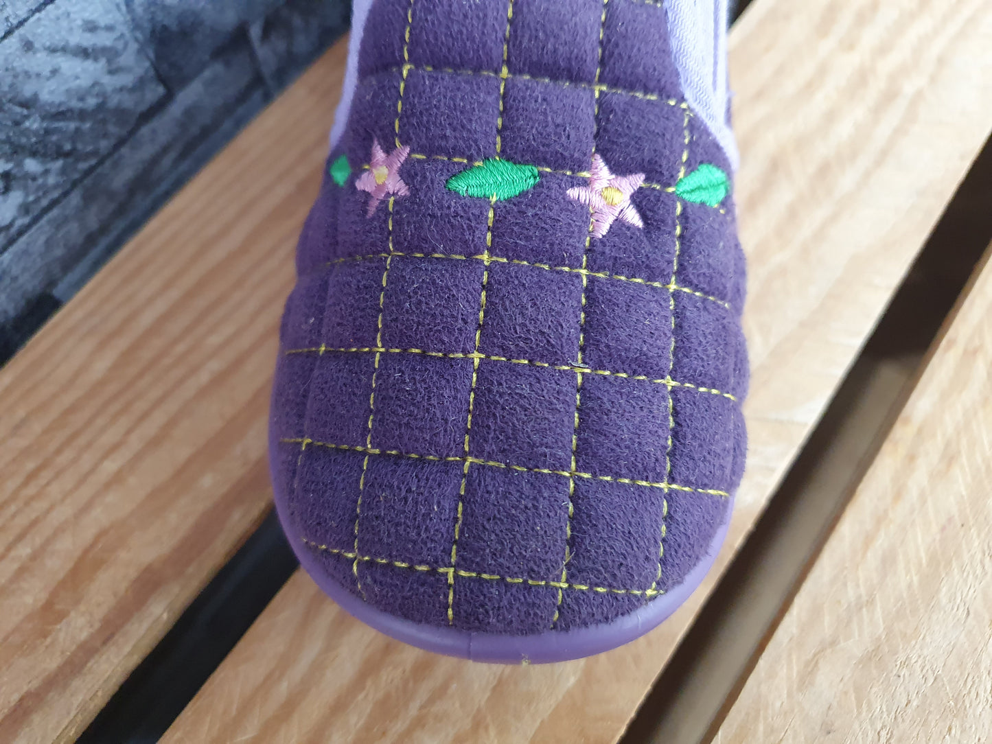 Scandi Kinder Hausschuhe Stoff Blumen Lila Gr. 31 , 33, 34