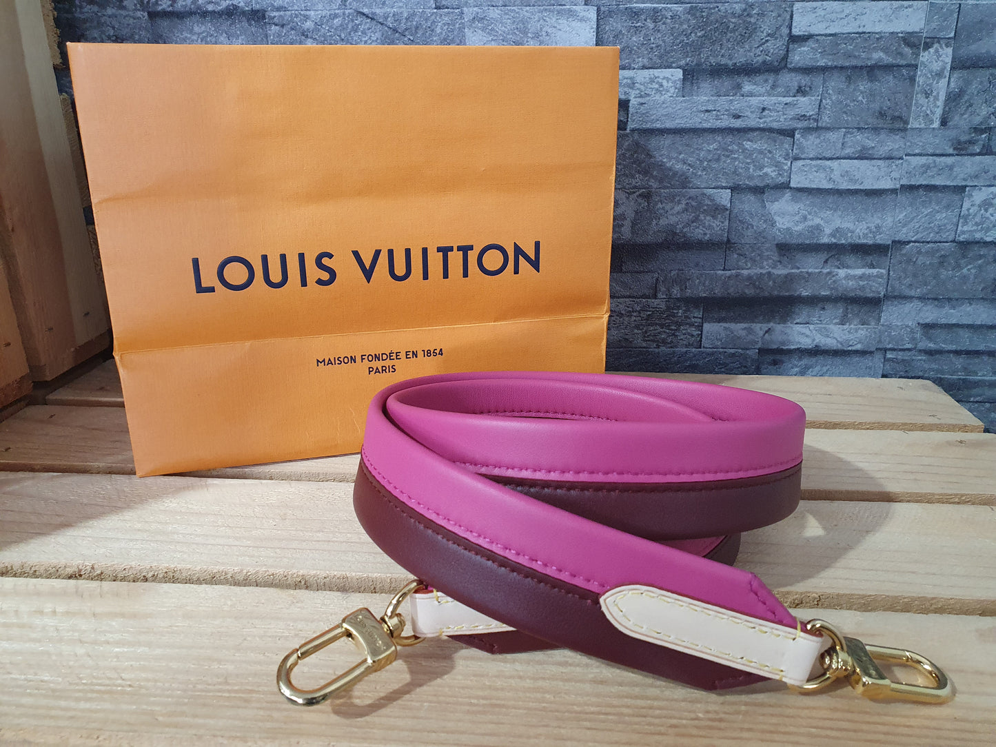 NEU! Original Louis Vuitton Schulterriemen  Schultergurt  Cluny Leder  Fuchsia