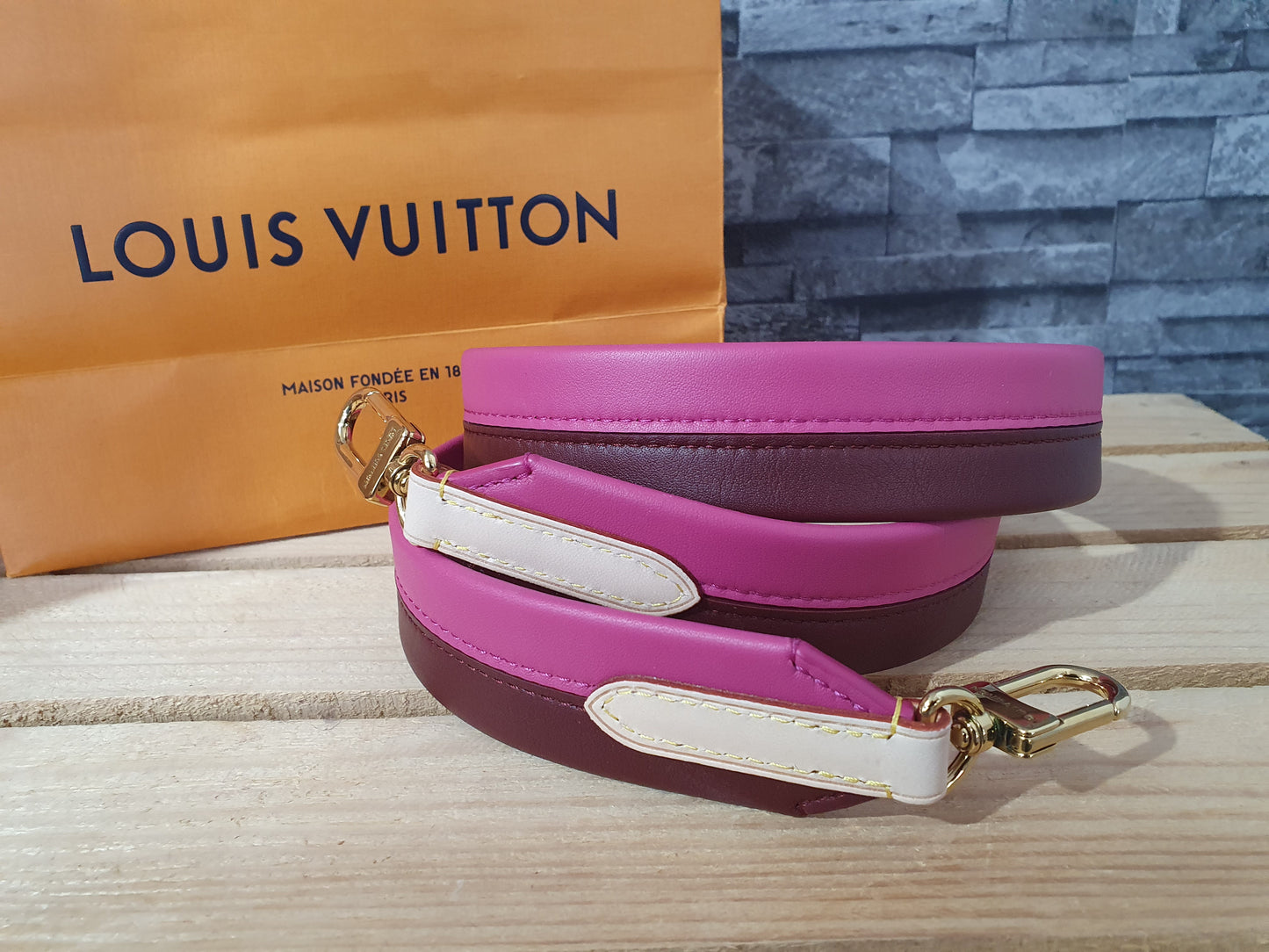 NEU! Original Louis Vuitton Schulterriemen  Schultergurt  Cluny Leder  Fuchsia