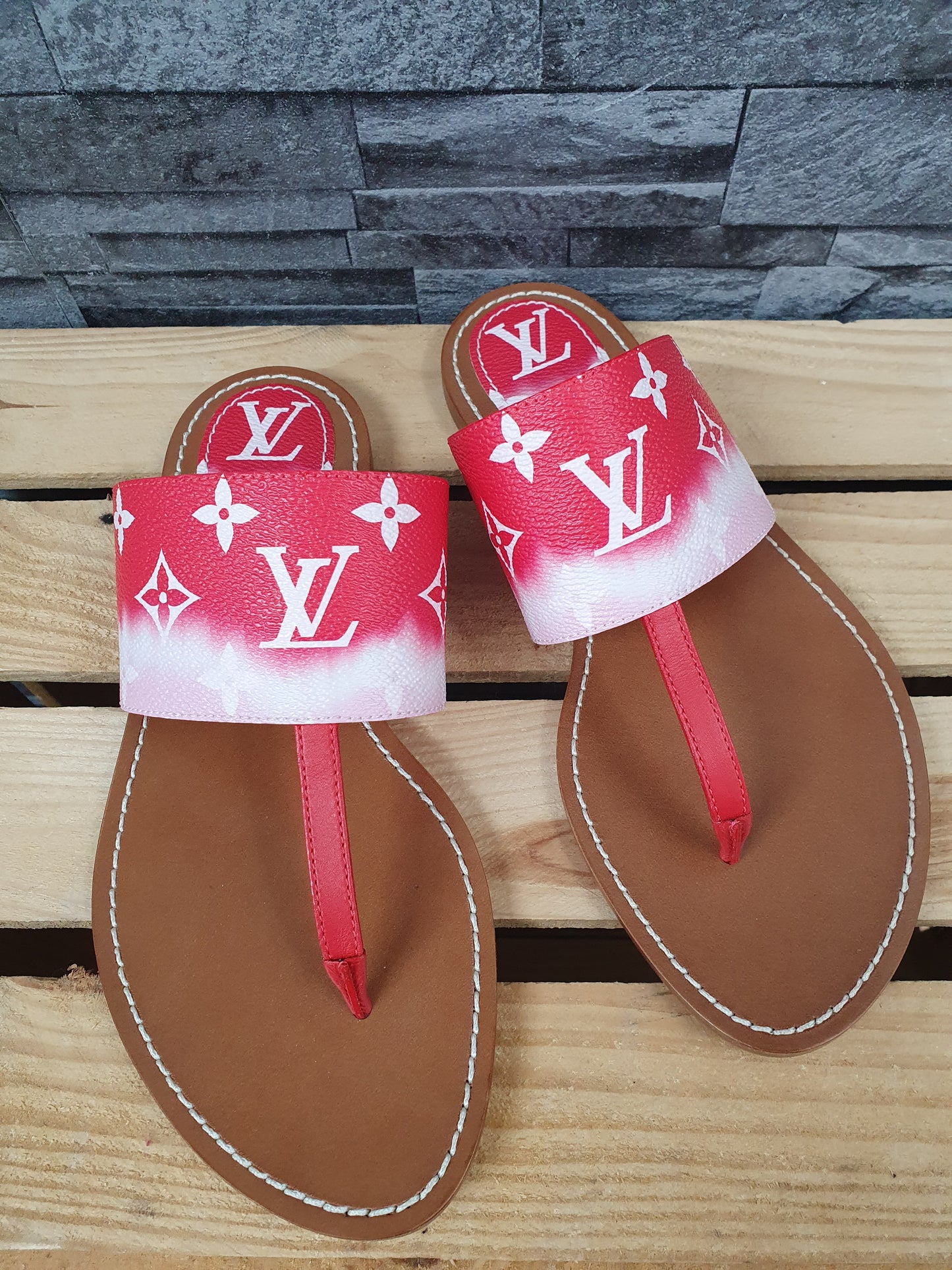 NEU! Original Louis Vuitton Zehentrenner Sandalen Escale  Rouge  Palma Flat Gr.39