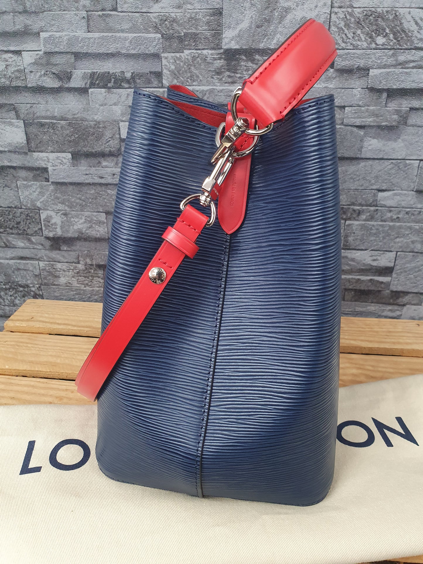 Original Louis Vuitton NeoNoe Epi Leder Blau Rot FullSet