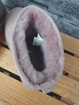 UGG Boots Mini Bailey Button Dusk Rosa Lammfell   Wildleder Gr.40 NEU