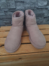 UGG Boots Mini Bailey Button Dusk Rosa Lammfell   Wildleder Gr.40 NEU