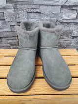 UGG Boots Bailey Button Bling Grau Lammfell
