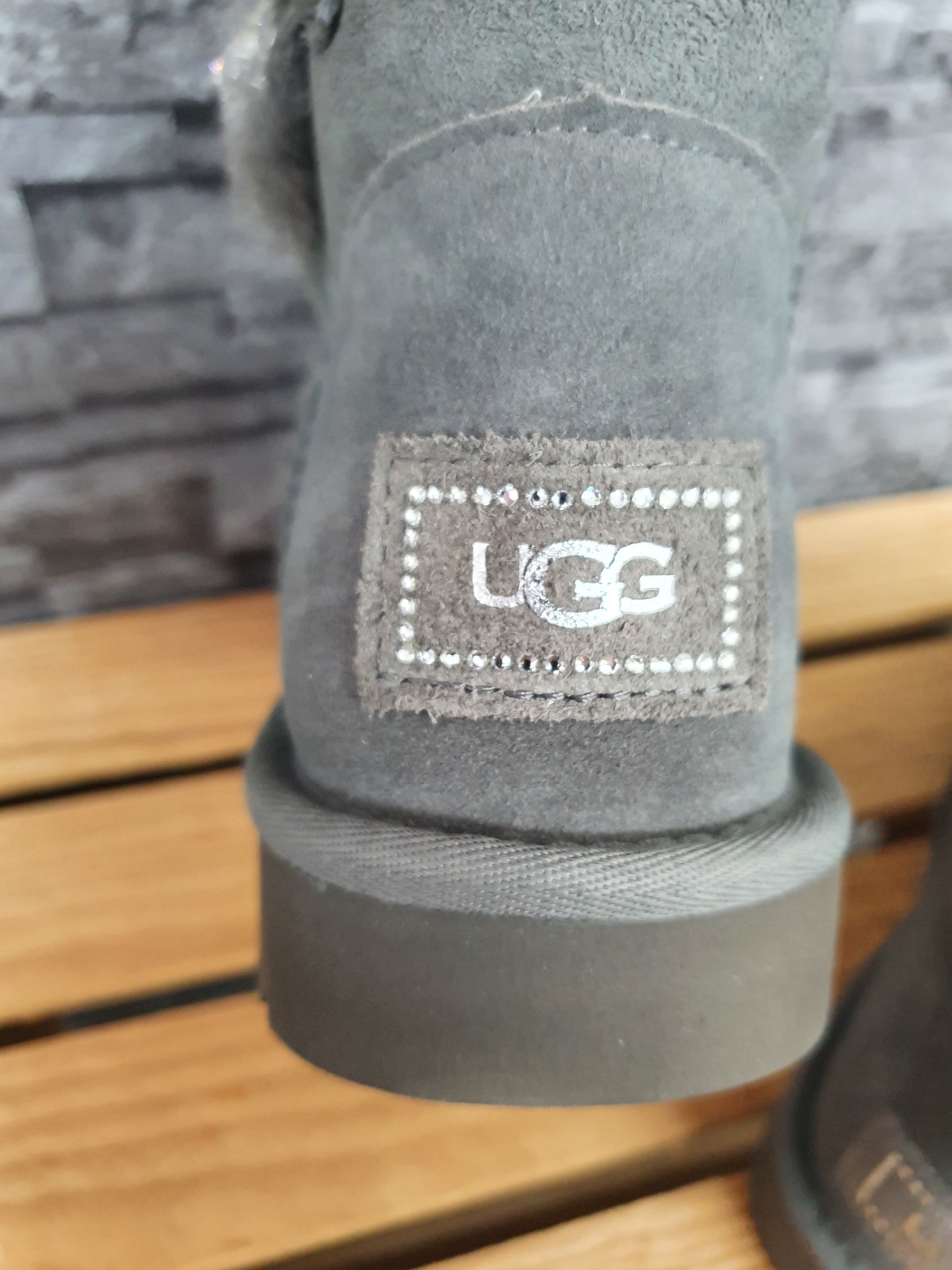 UGG Boots Bailey Button Bling Grau Lammfell