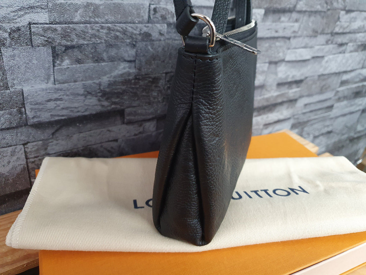 NEU! Original Louis Vuitton Pallas BB Empreinte Leder Schwarz Clutch  Crossbody