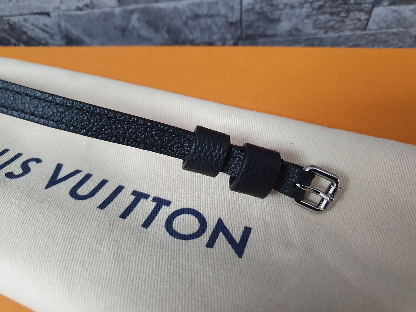 NEU! Original Louis Vuitton Pallas BB  Crossbody Empreinte Leder Schwarz