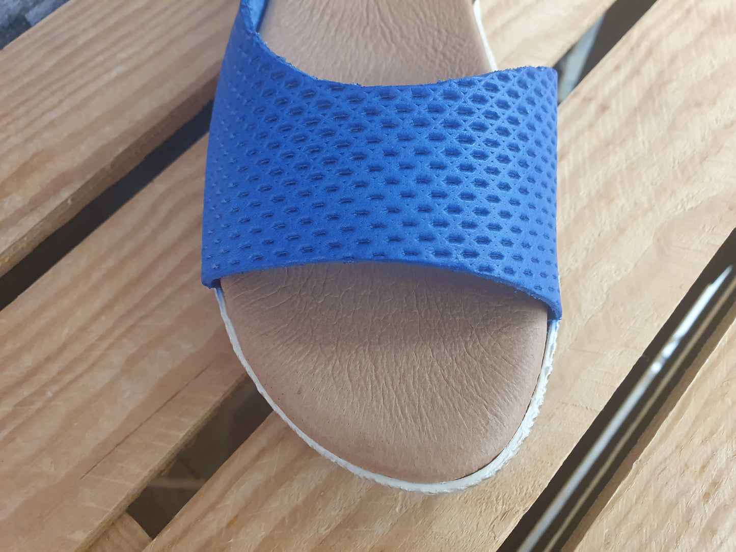 Blu Sandal Spanische Sandalen Leder Softfußbett Weiß & Blau