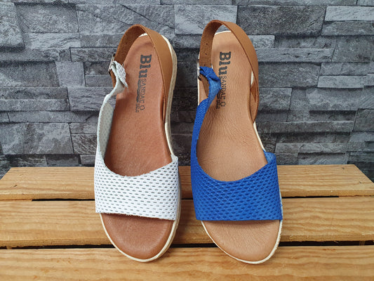 Blu Sandal Spanische Sandalen Leder Softfußbett Weiß & Blau