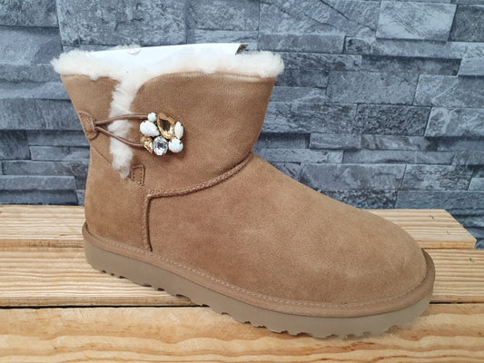 NEU! Original UGG Boots Mini Bailey Button Bling Gem Chestnut Gr.40