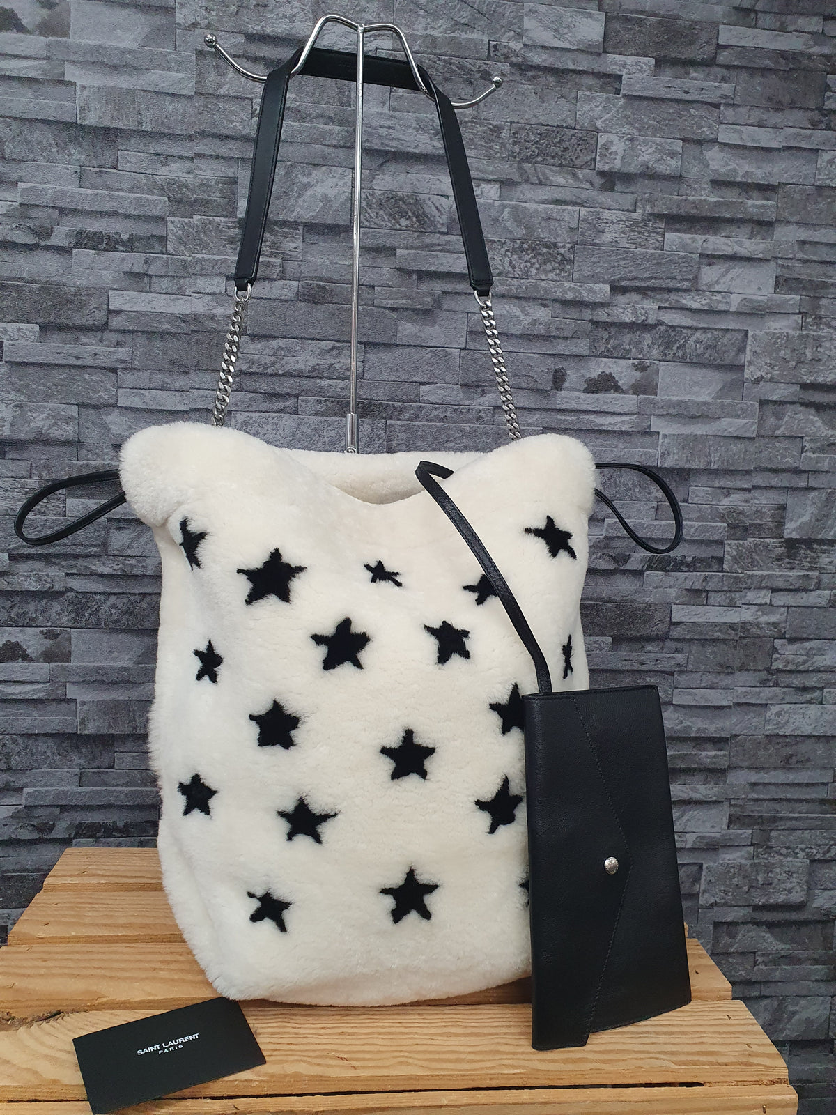 Saint Laurent YSL Schultertasche Lammfell Pochon Beutel
