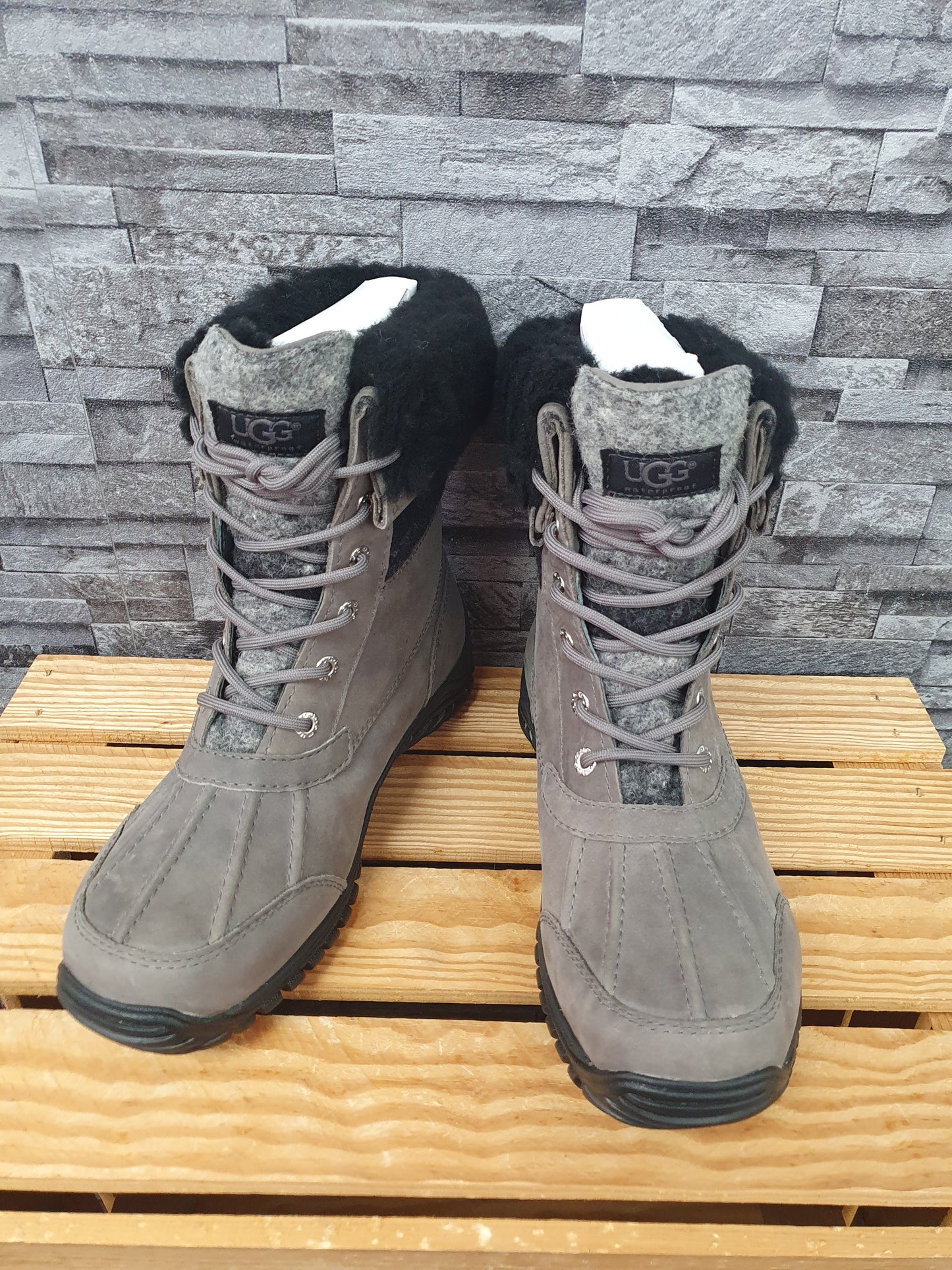 NEU! Original UGG Boots Adirondack Boot III Grau Leder Wasserdicht Lammfell Gr.40