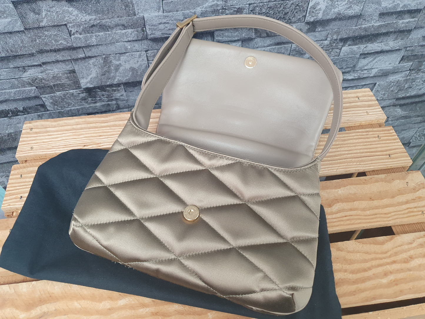 Saint Laurent YSL LE57 Schultertasche Hobo Bag Satin Leder Neuwertig