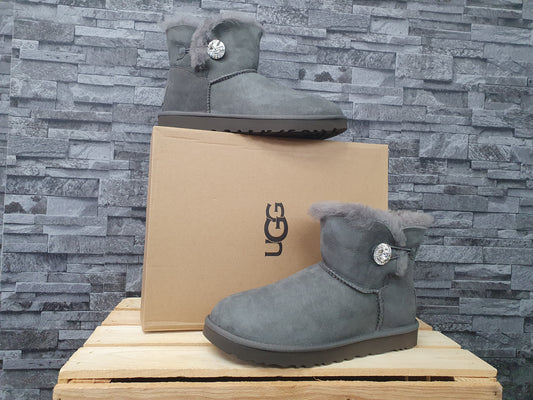 UGG Boots Bailey Button Bling Grau Lammfell